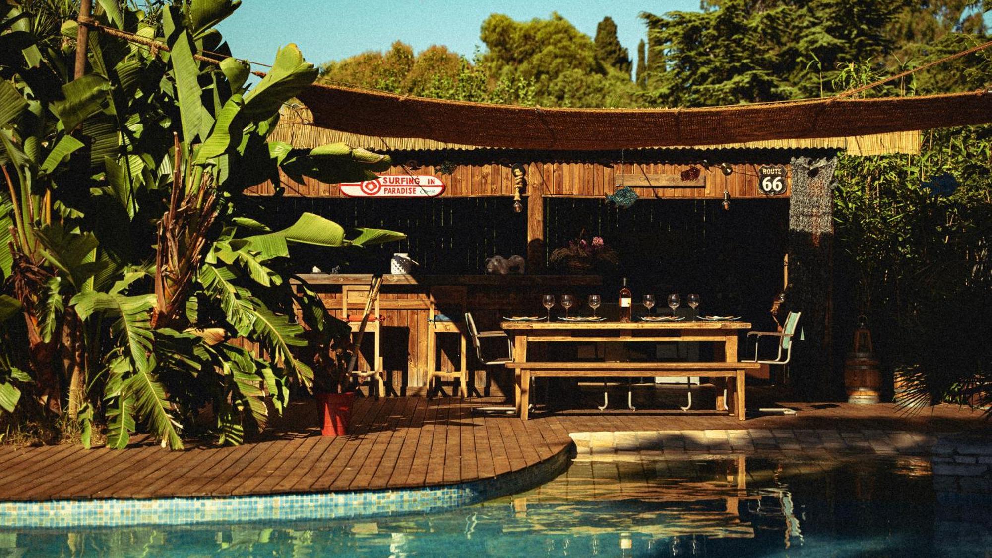 Yourte Jardin Tropicale Piscine - Quatre Murs Et Un Toit Glamping *
