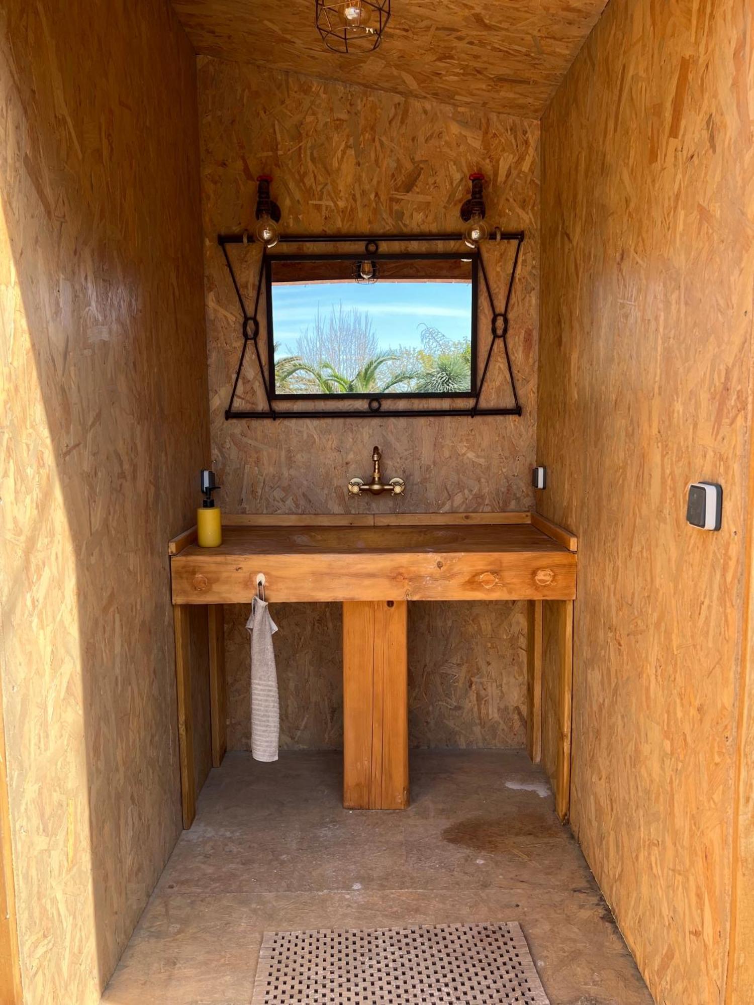 Yourte Jardin Tropicale Piscine - Quatre Murs Et Un Toit Glamping